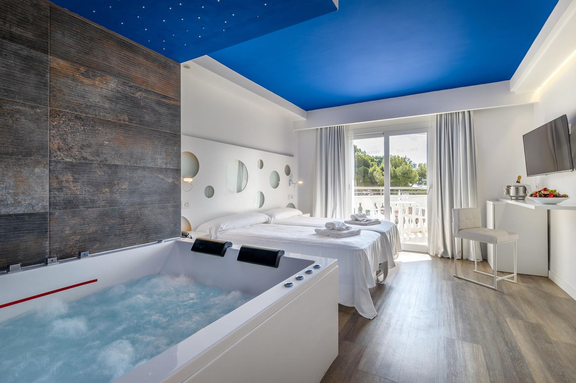 Welikehotel Triton Beach (Adults Only) Cala Ratjada  Bagian luar foto