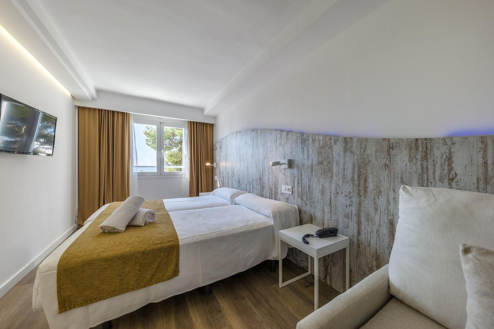 Welikehotel Triton Beach (Adults Only) Cala Ratjada  Bagian luar foto