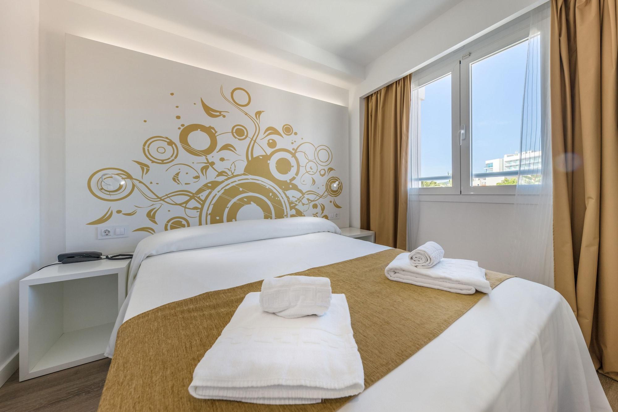 Welikehotel Triton Beach (Adults Only) Cala Ratjada  Bagian luar foto